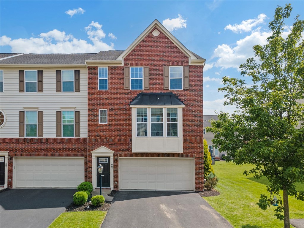 1009 Grey Fox Circle