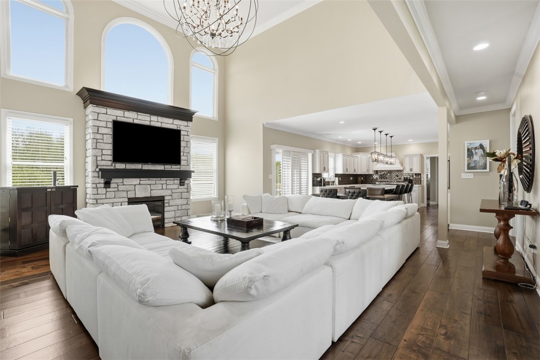 306 Hedgerow Dr
