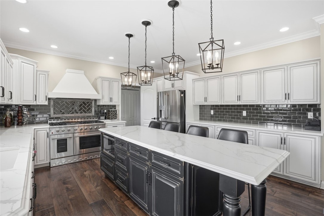 306 Hedgerow Dr