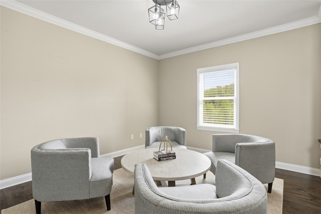 306 Hedgerow Dr