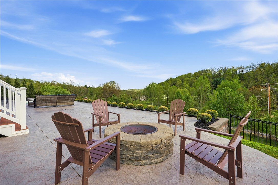 306 Hedgerow Dr