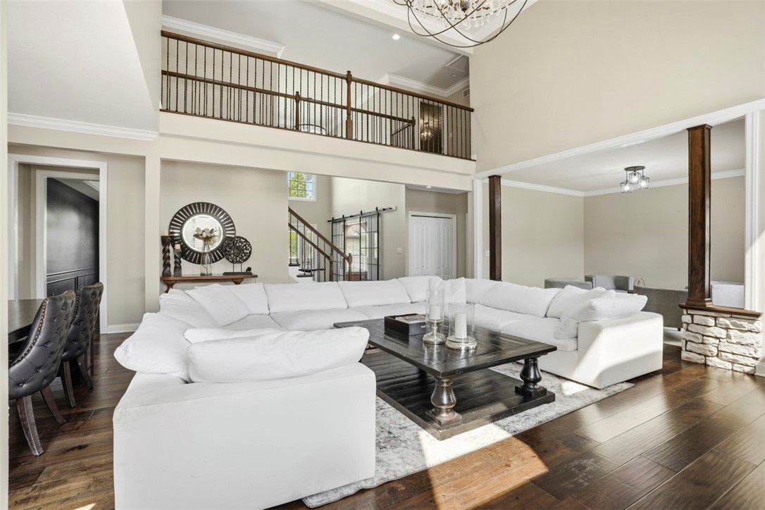 306 Hedgerow Dr