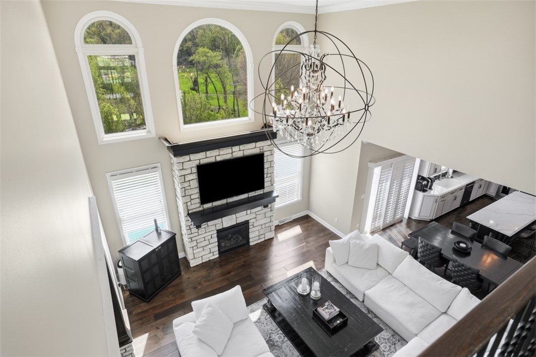 306 Hedgerow Dr