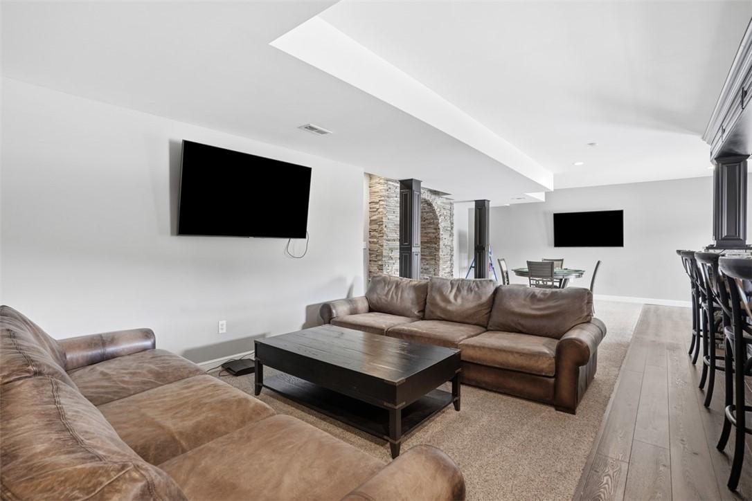 306 Hedgerow Dr
