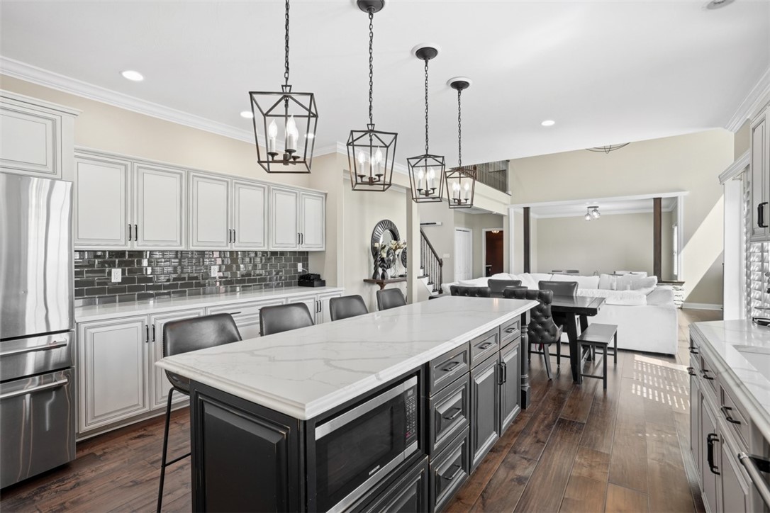 306 Hedgerow Dr