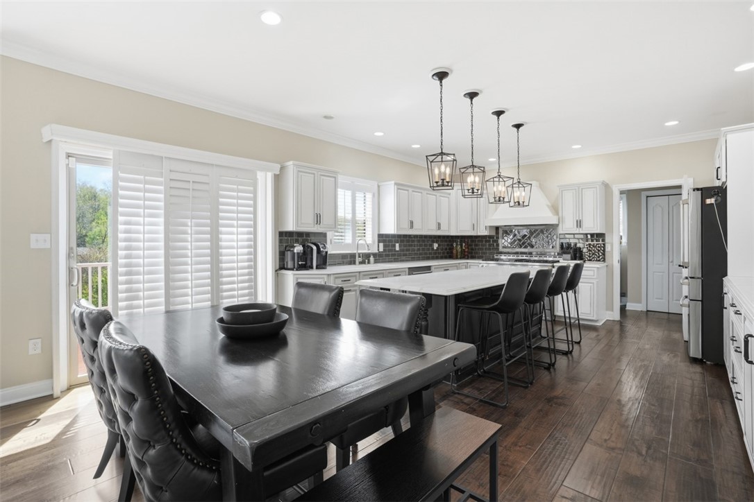 306 Hedgerow Dr