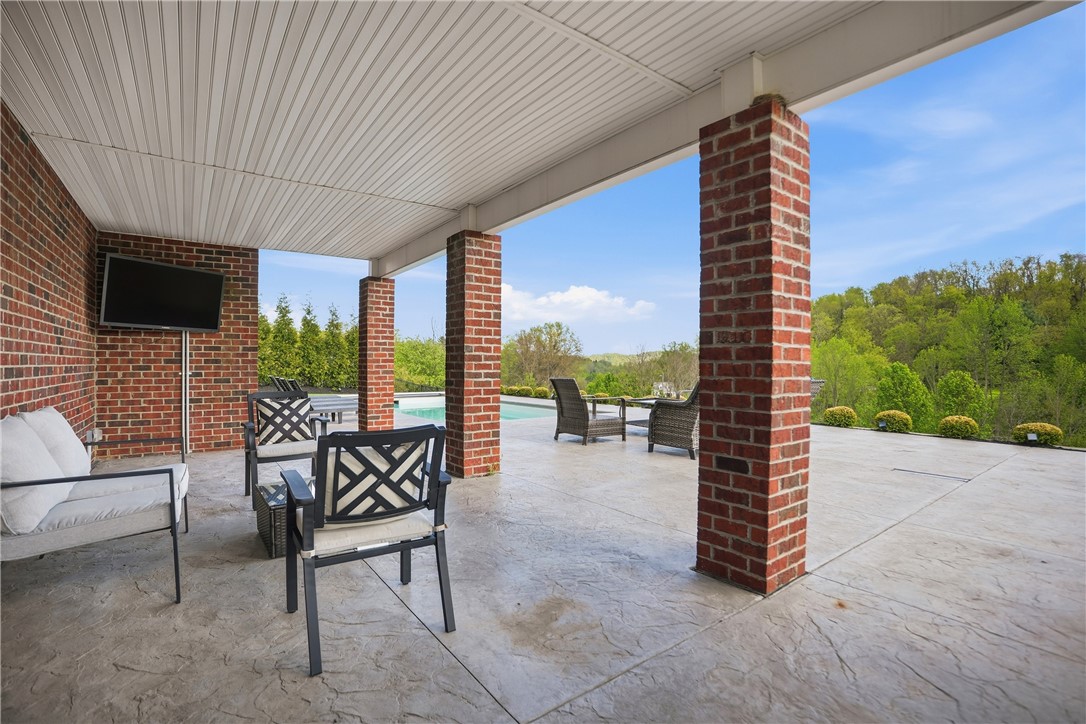 306 Hedgerow Dr