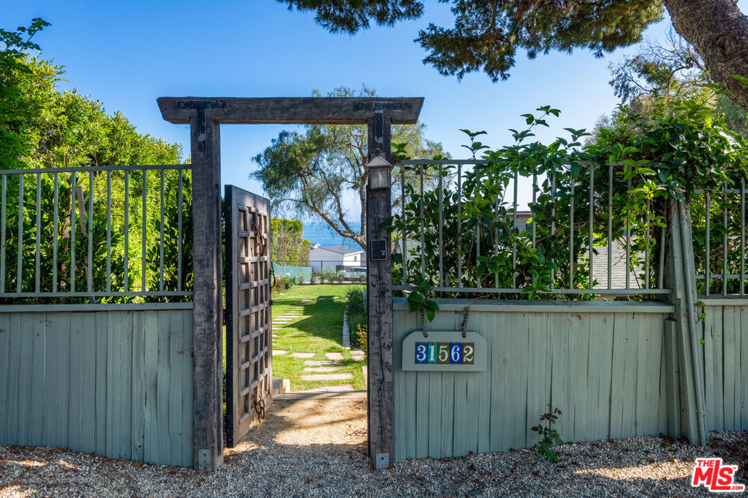 31562 Broad Beach Rd