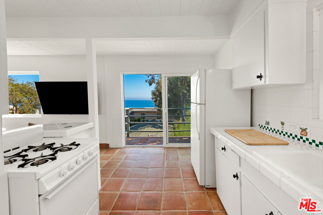 31562 Broad Beach Rd