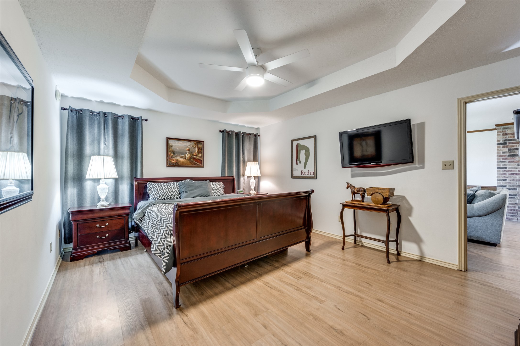 2411 Vista Glen Lane