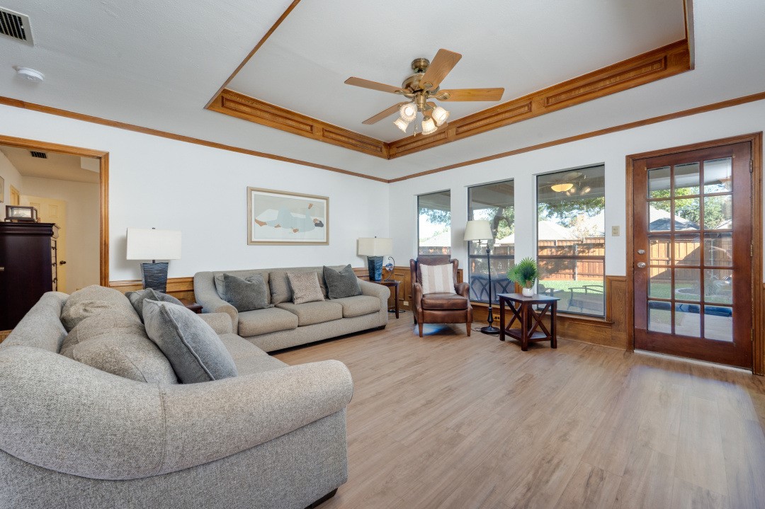 2411 Vista Glen Lane