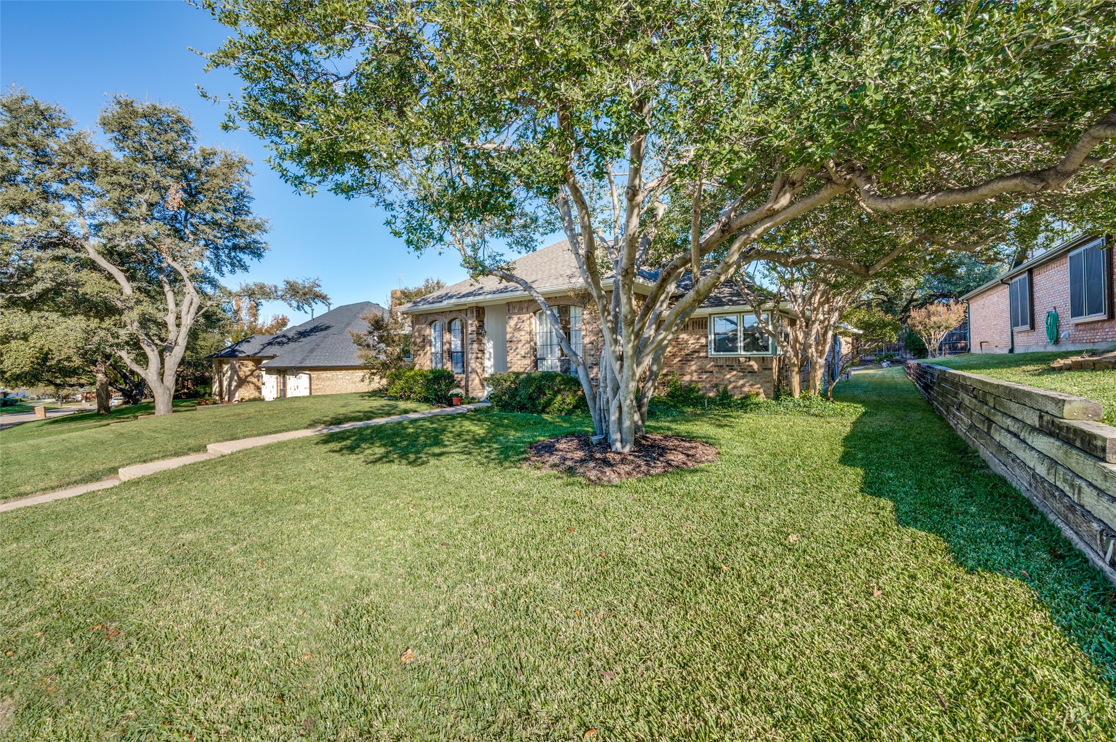 2411 Vista Glen Lane