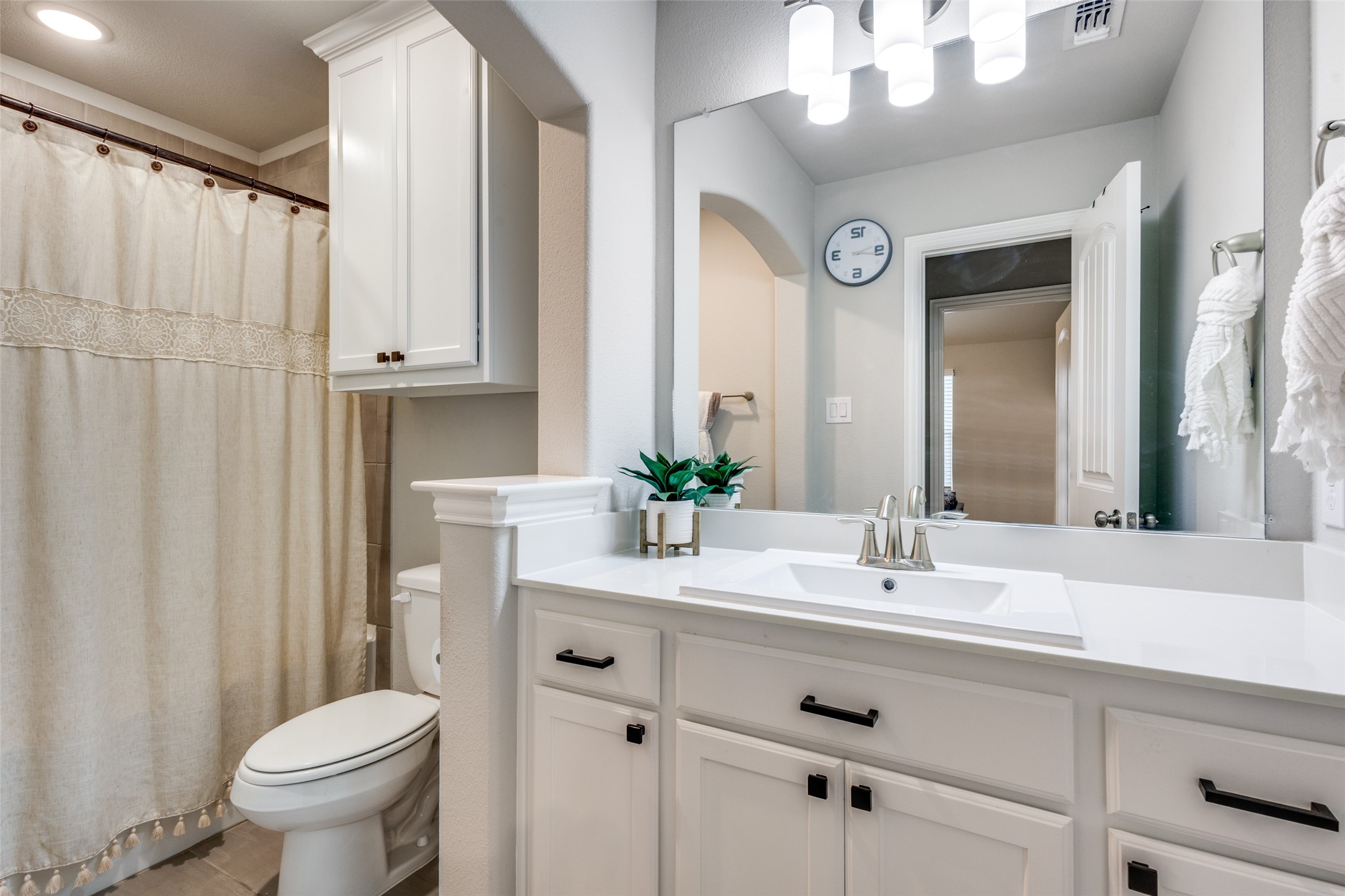 1421 Benavites Drive