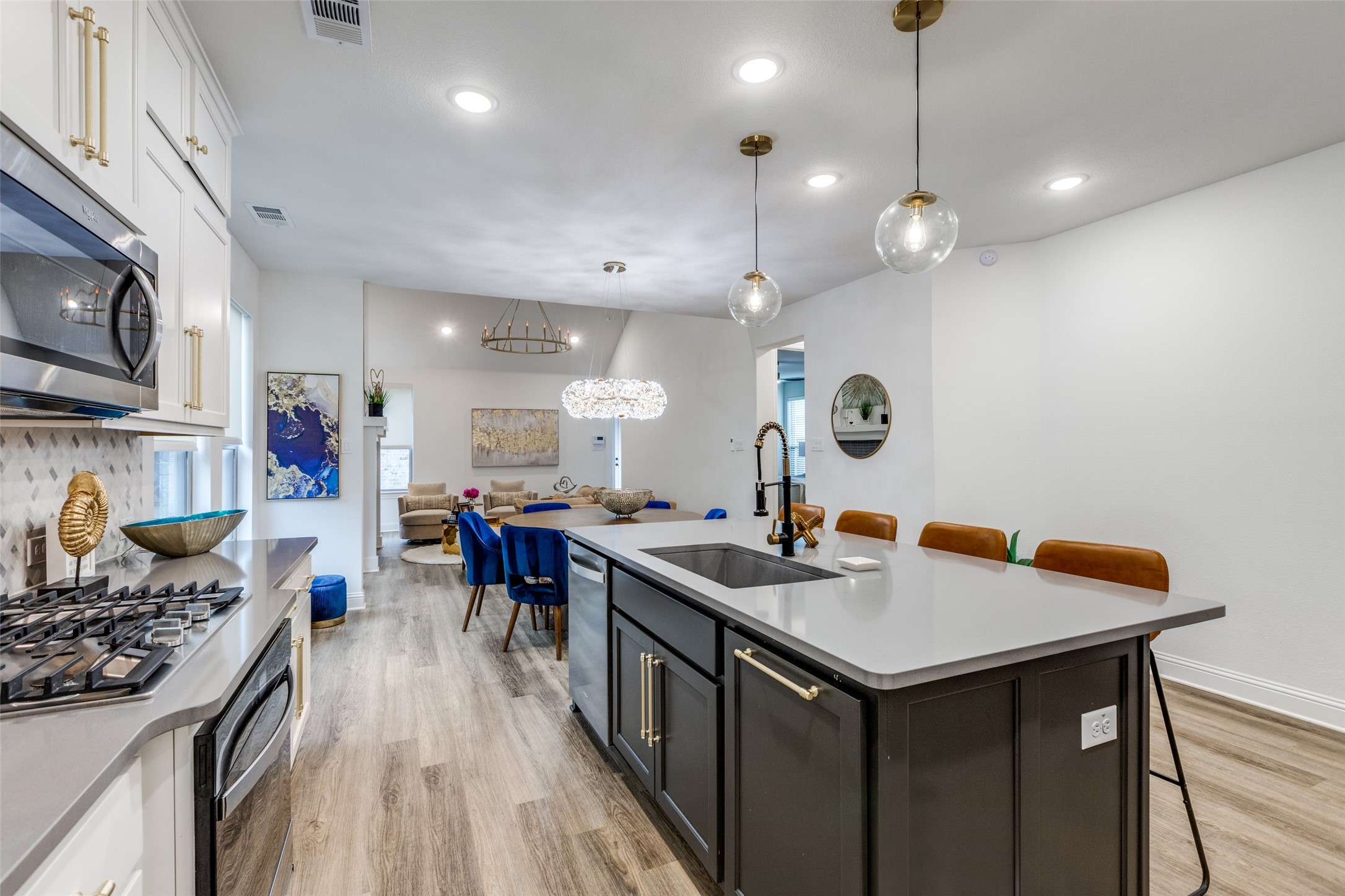 2413 Latimer Mews