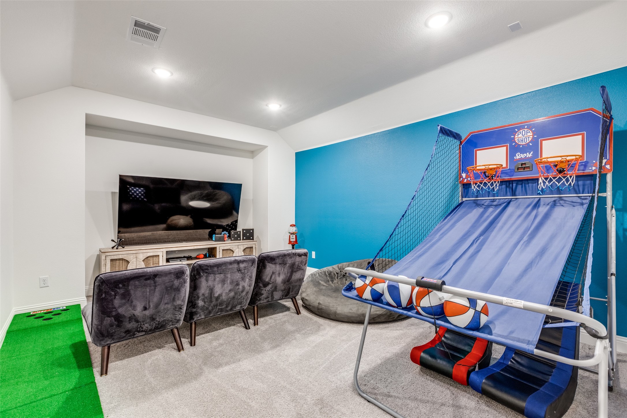 2413 Latimer Mews