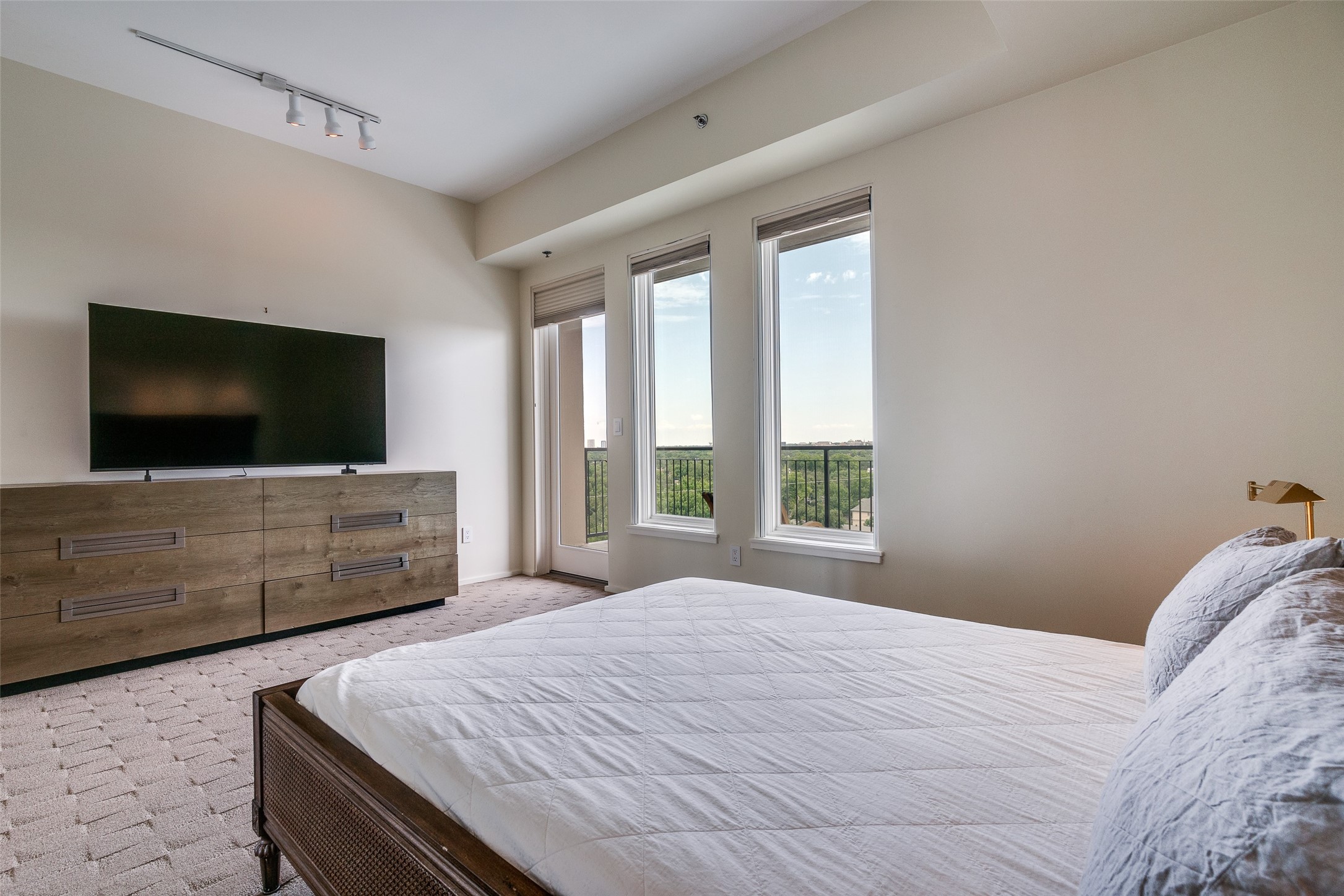 4611 Travis Street 809A