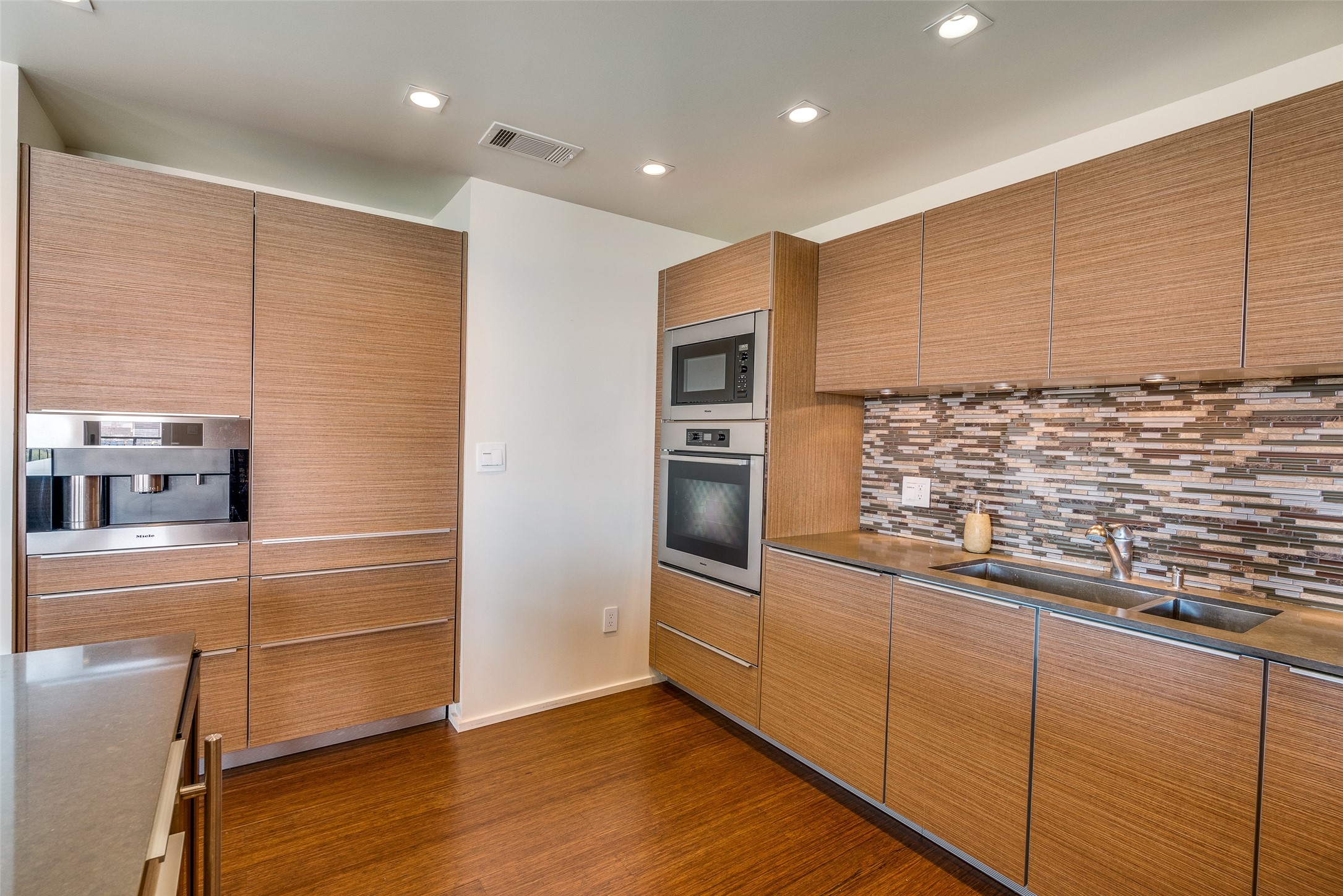 4611 Travis Street 809A