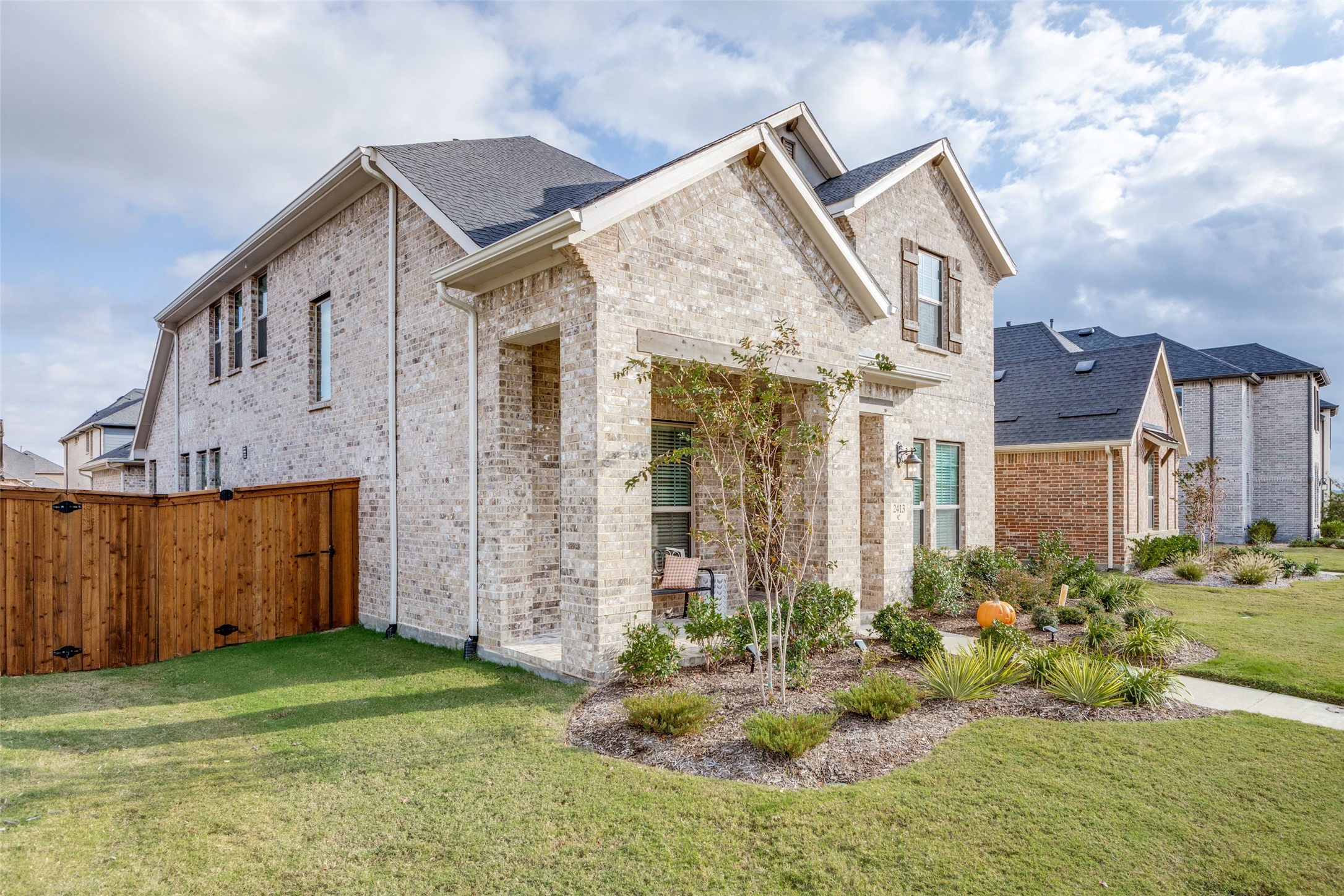 2413 Latimer Mews
