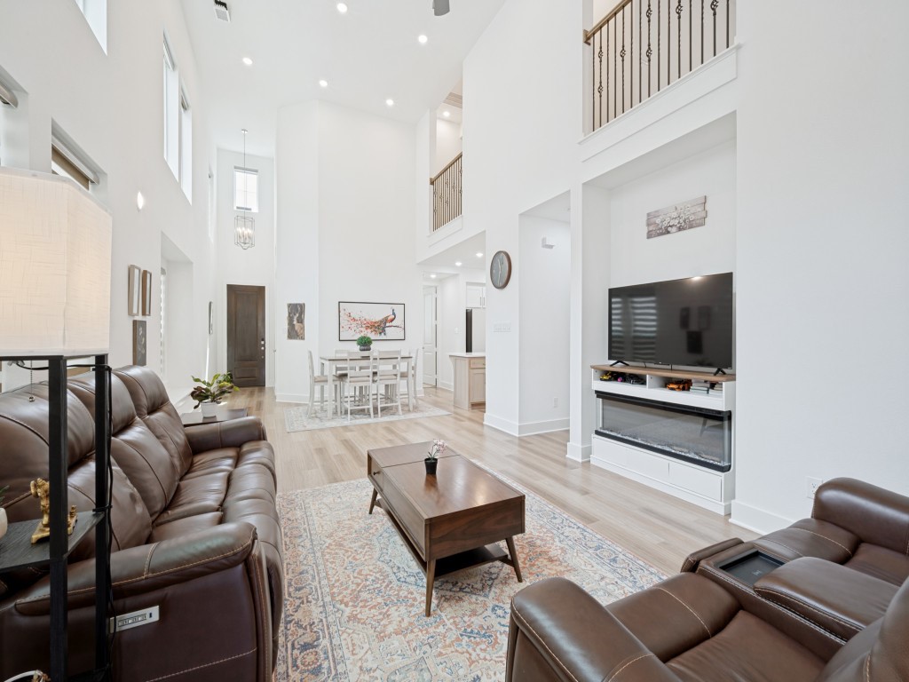 2825 Holland Court