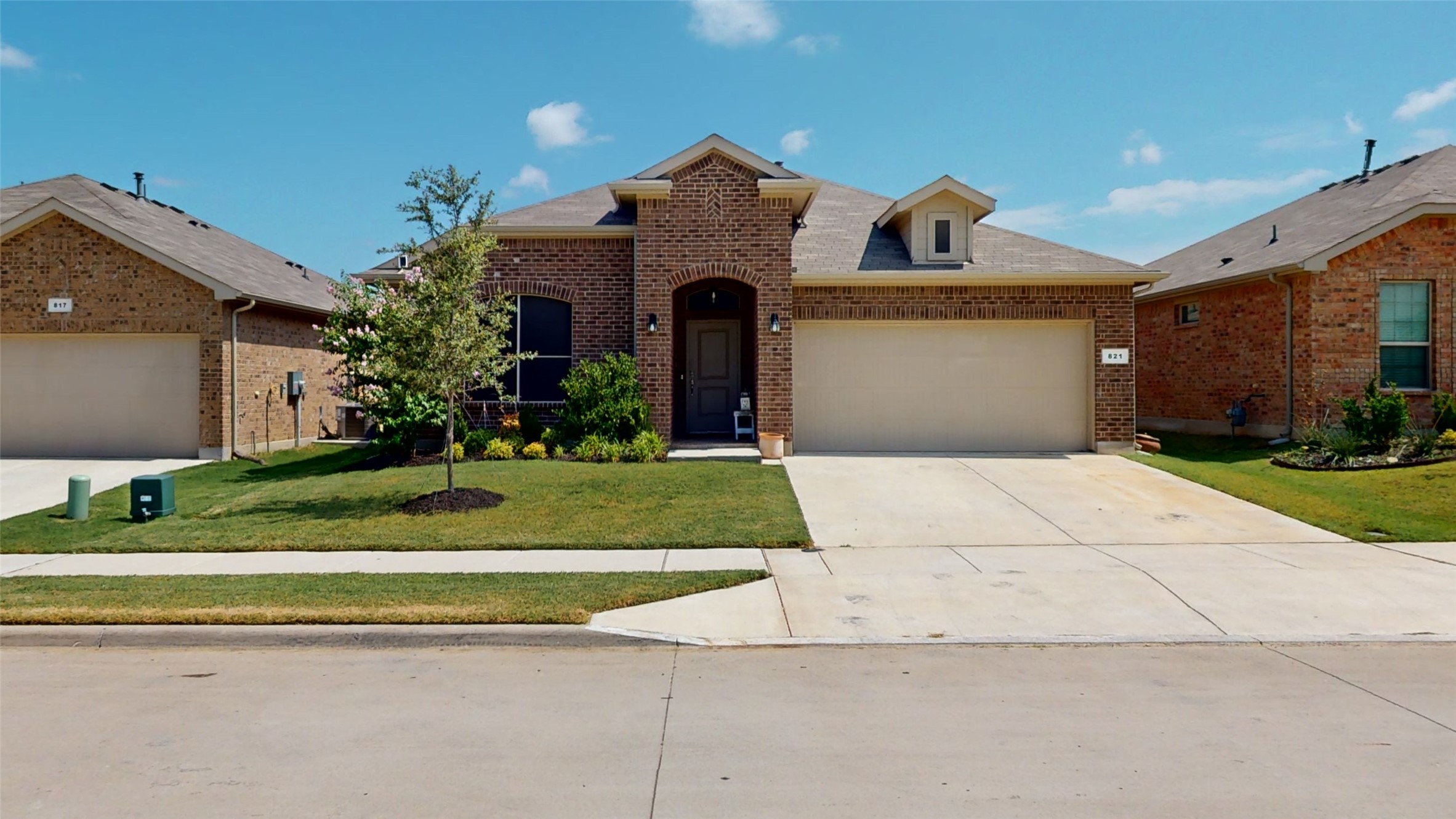 821 Greenford Manor