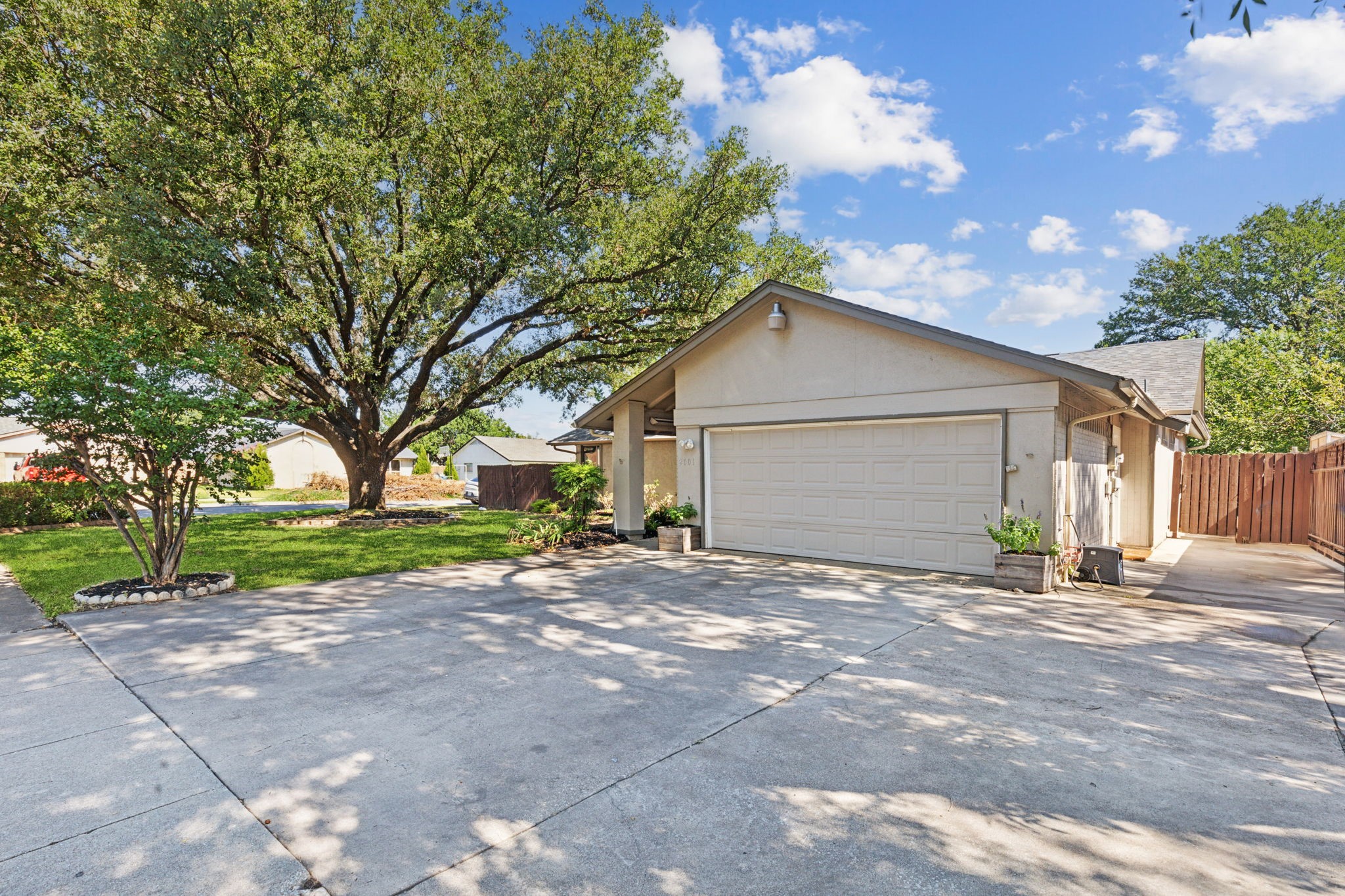 2001 Grenoble Drive