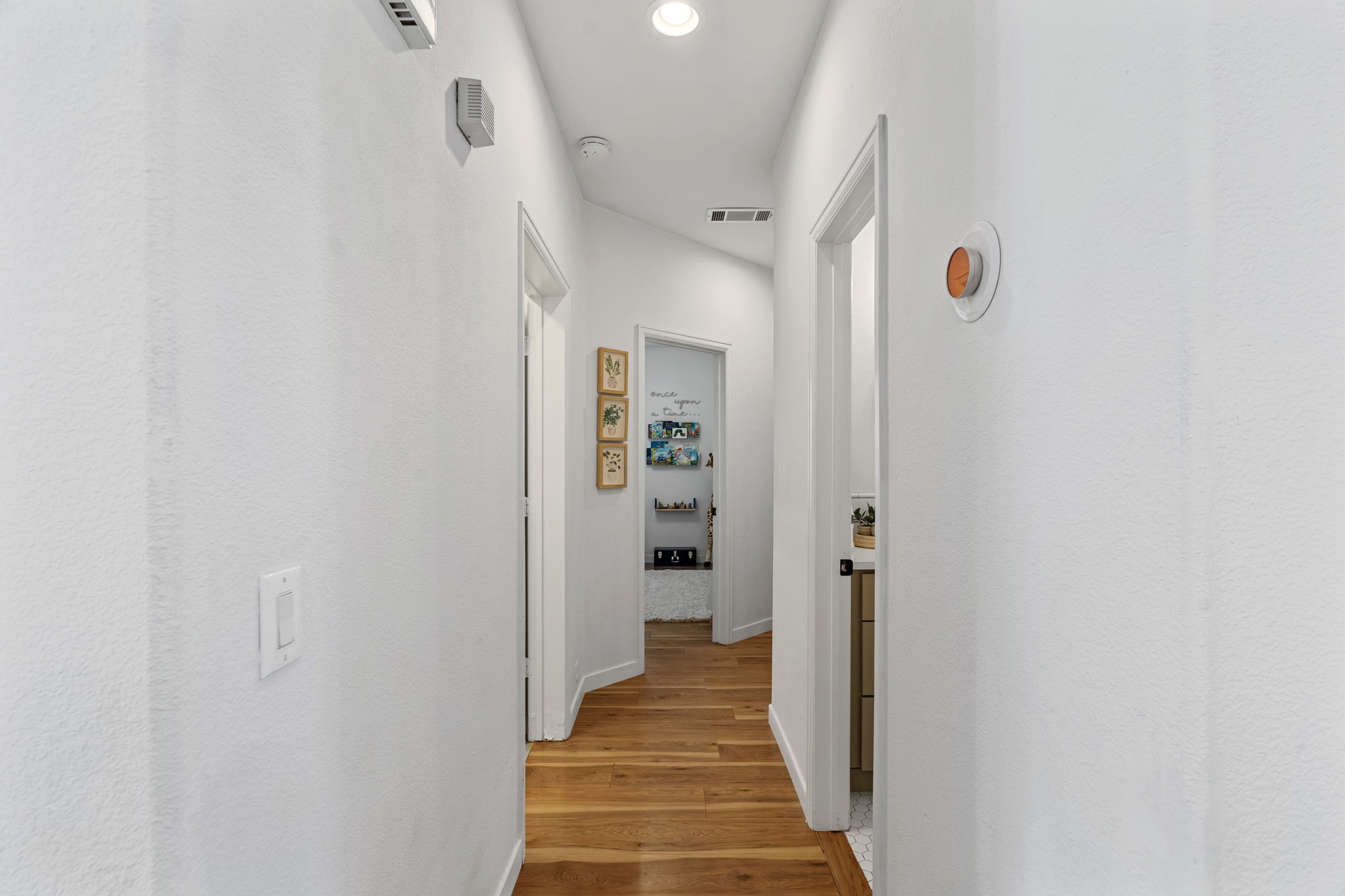 7040 Alcala