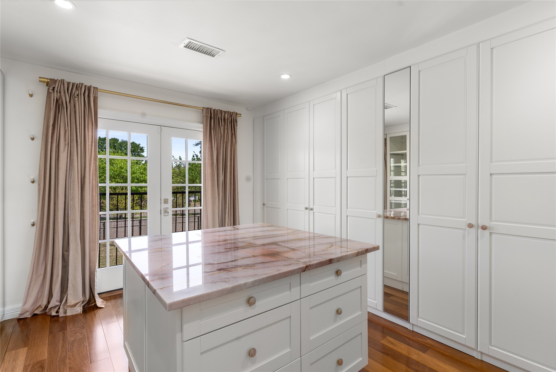 4522 Walnut Hill Lane