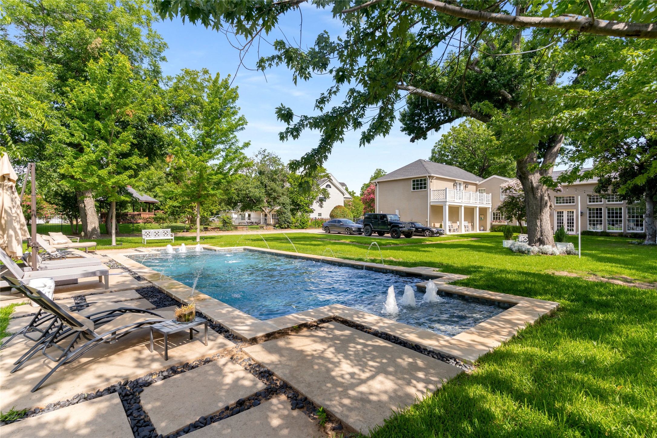 4522 Walnut Hill Lane