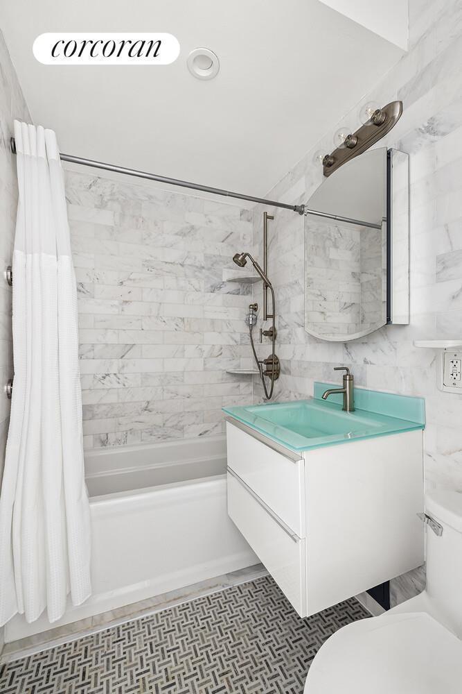 136 E 56TH Street PHB