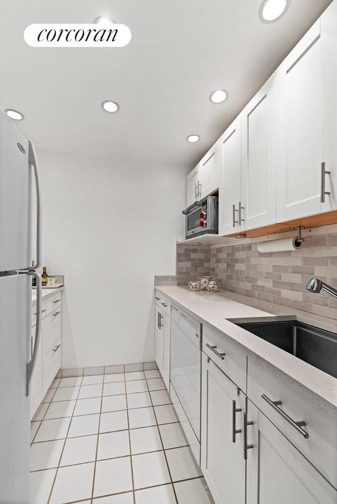 201 E 66TH Street 2D