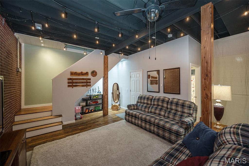 1529 Paradise Valley Drive