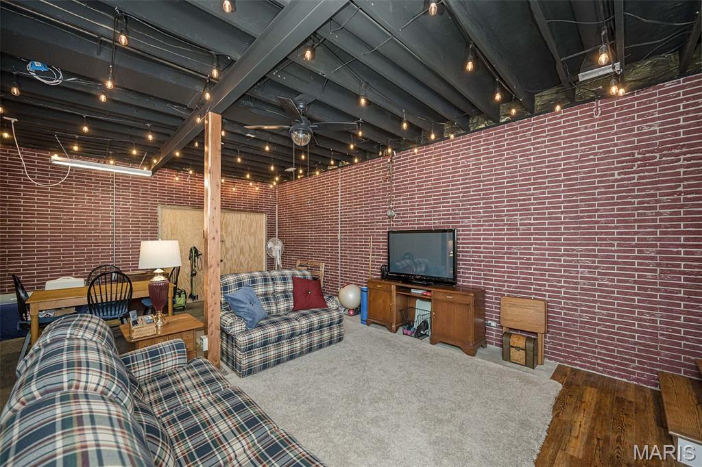 1529 Paradise Valley Drive