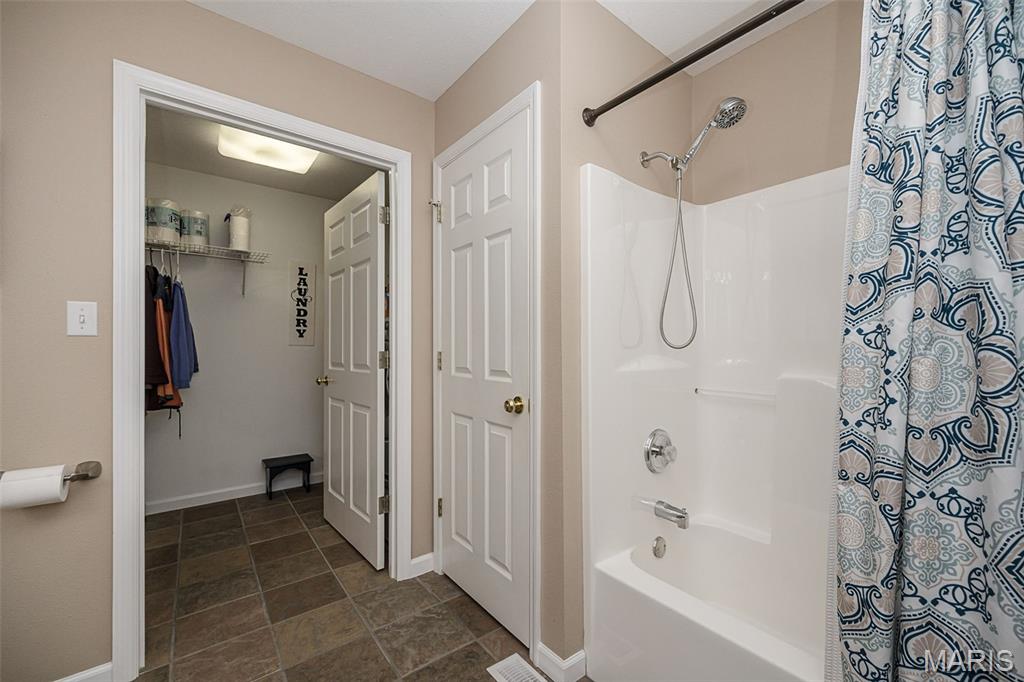 1529 Paradise Valley Drive