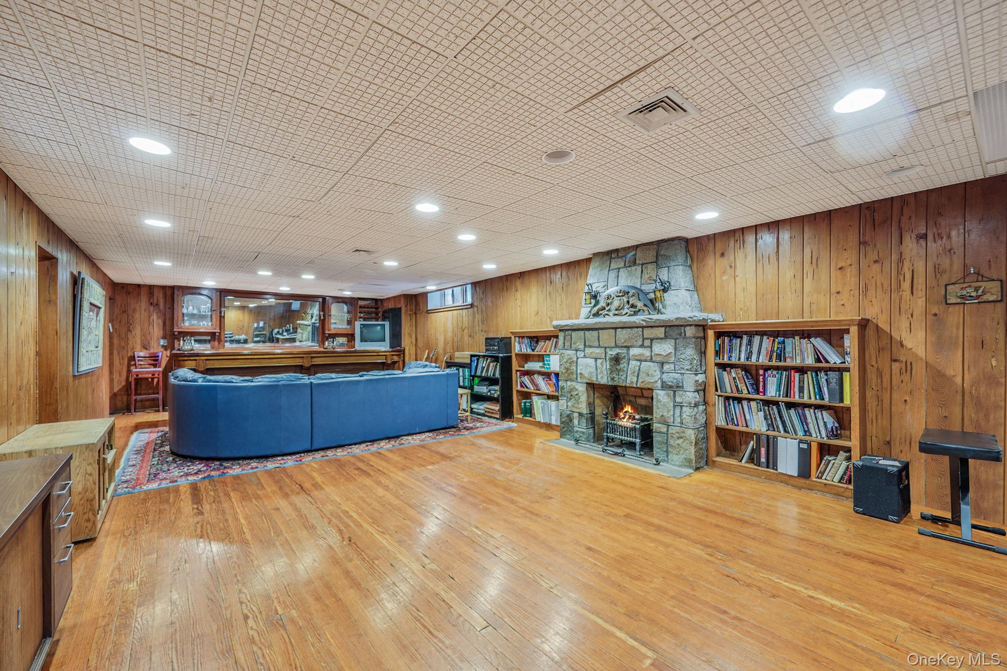 8402 Midland Parkway