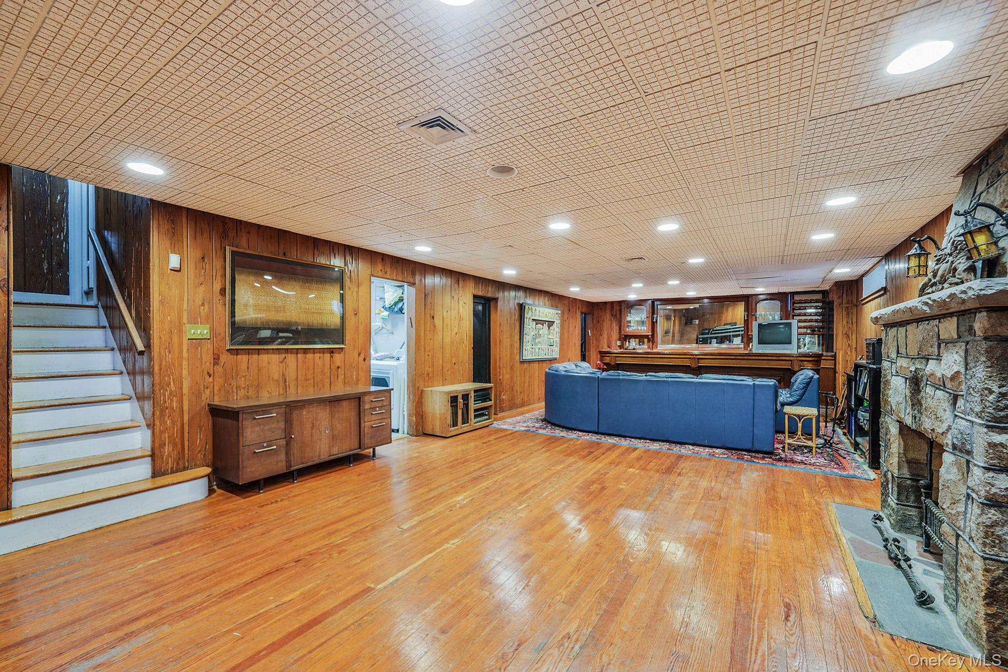 8402 Midland Parkway