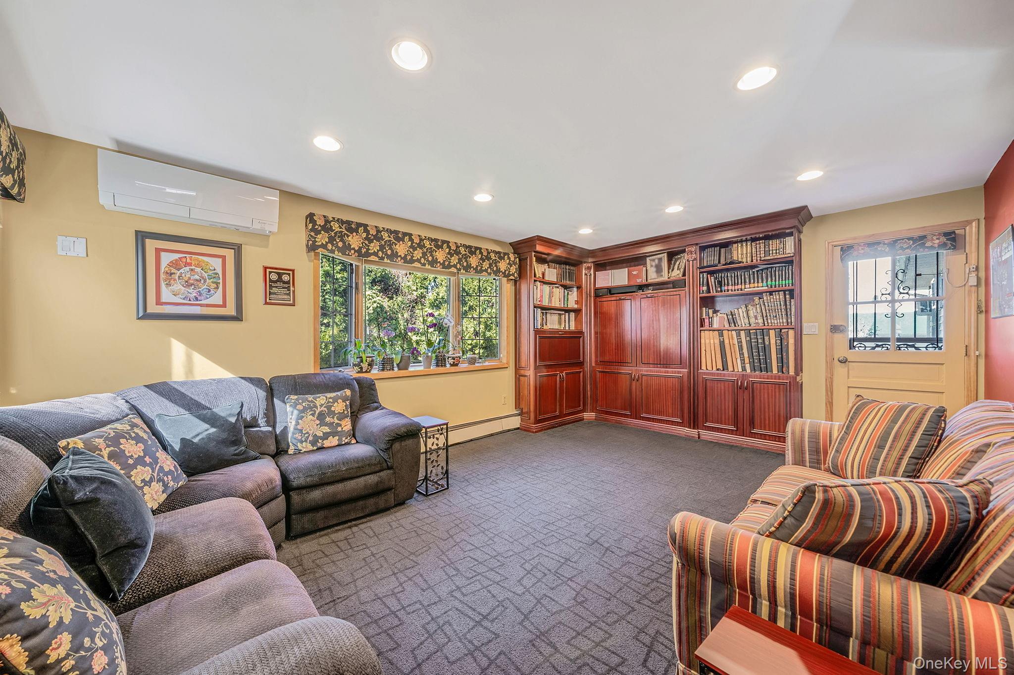 85-26 Palo Alto Street