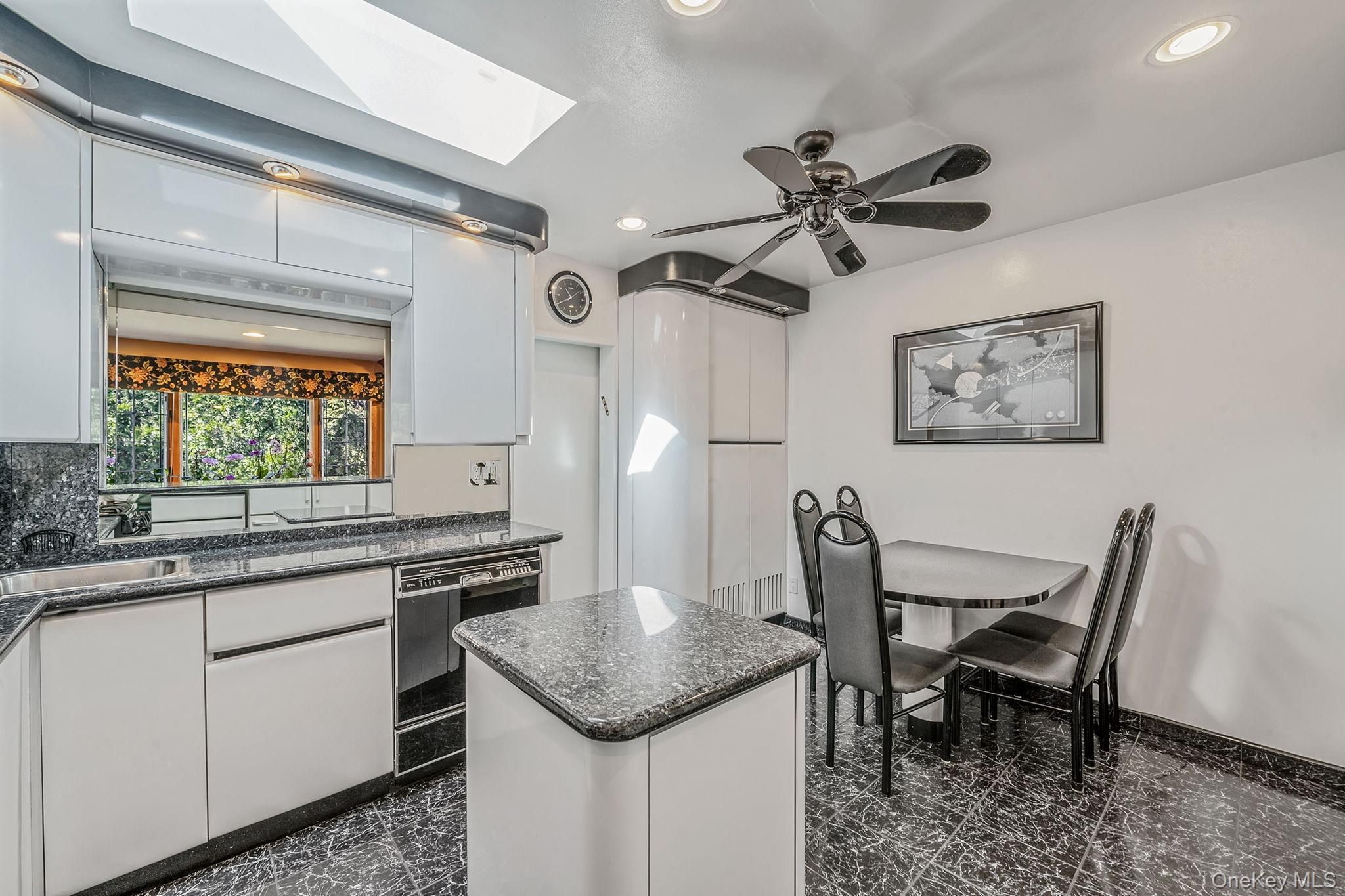 85-26 Palo Alto Street