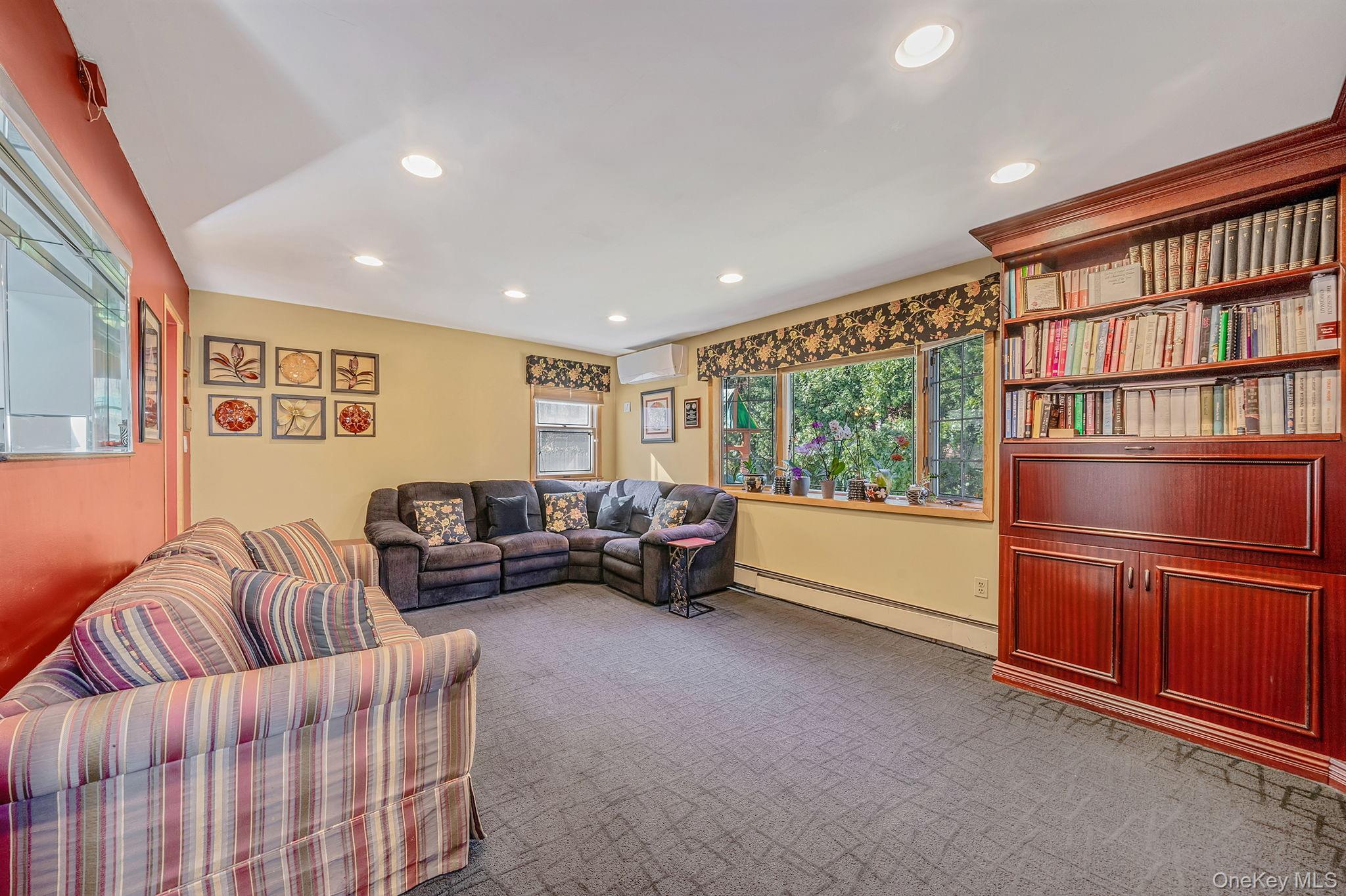 85-26 Palo Alto Street