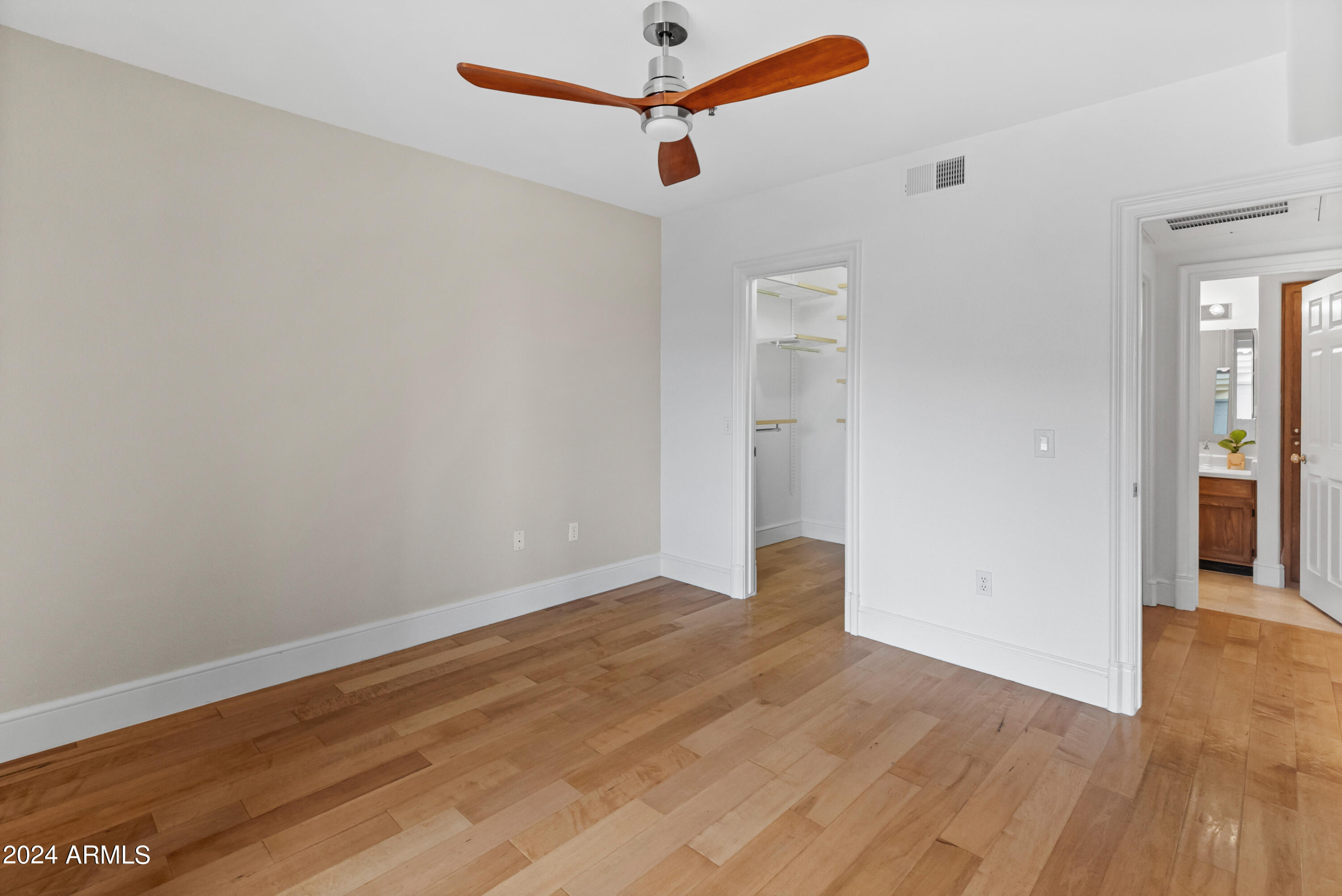 4925 E Desert Cove Avenue Unit: 317