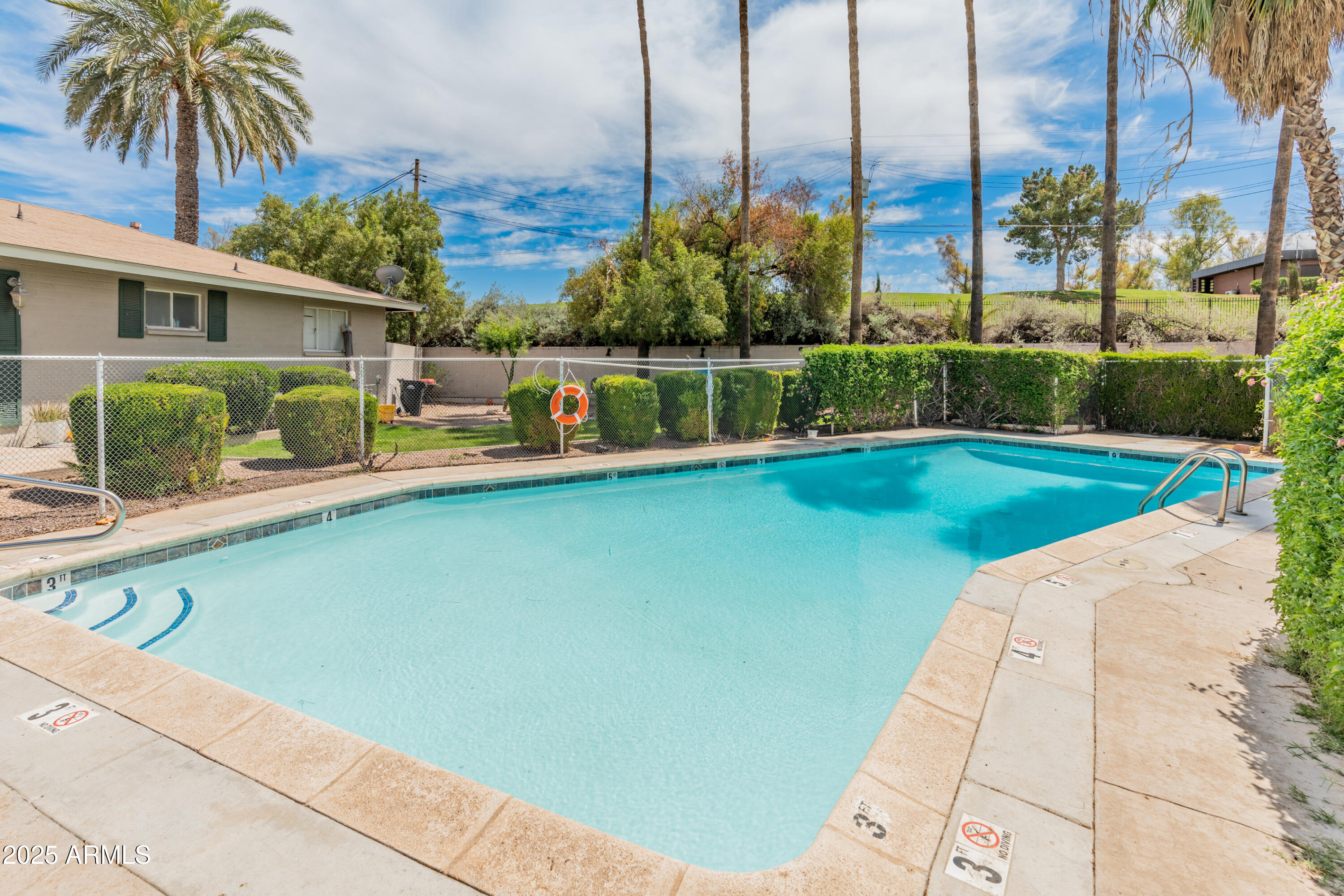 524 W FAIRWAY Drive, 9