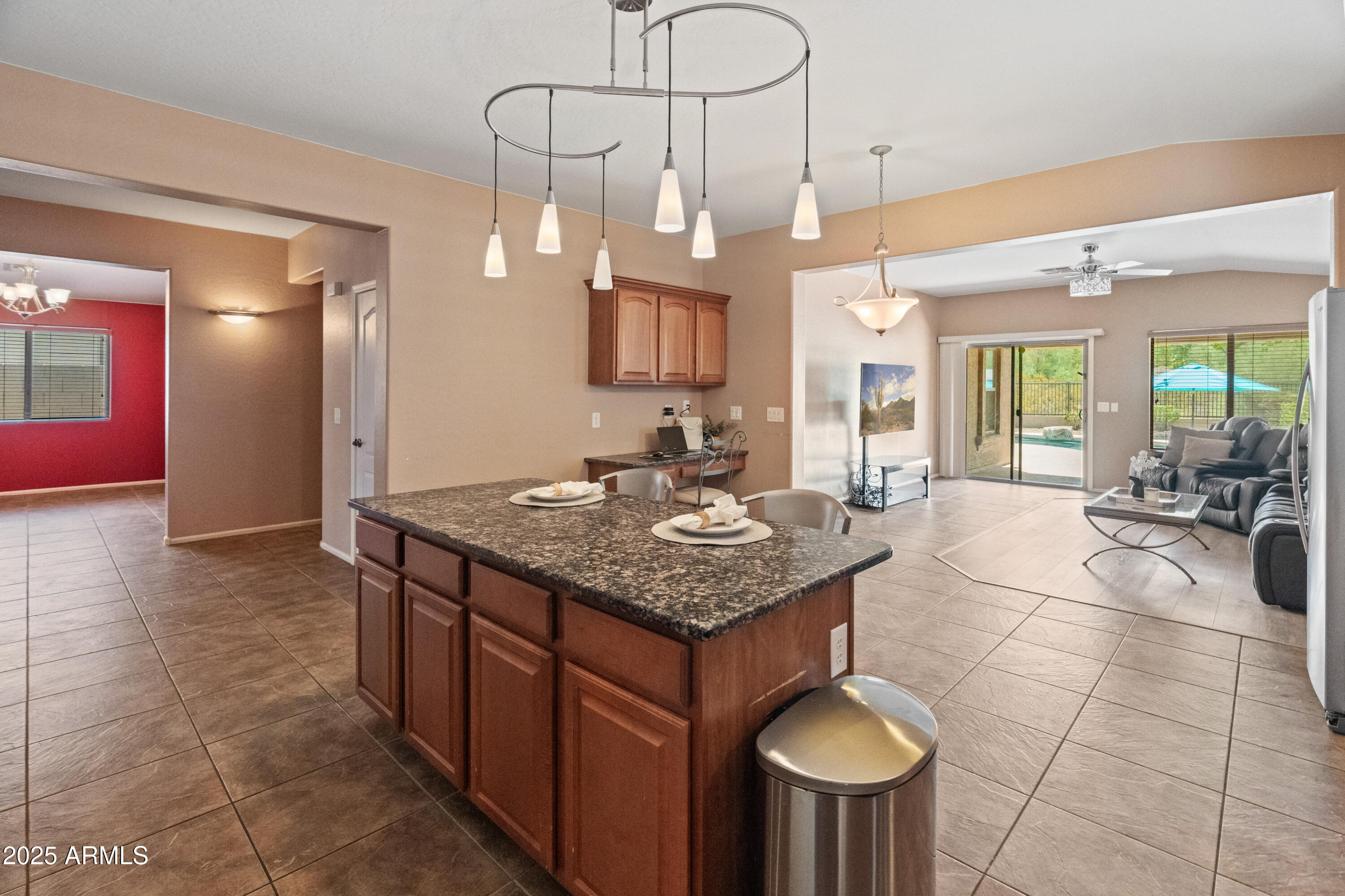 2911 E Quiet Hollow Lane