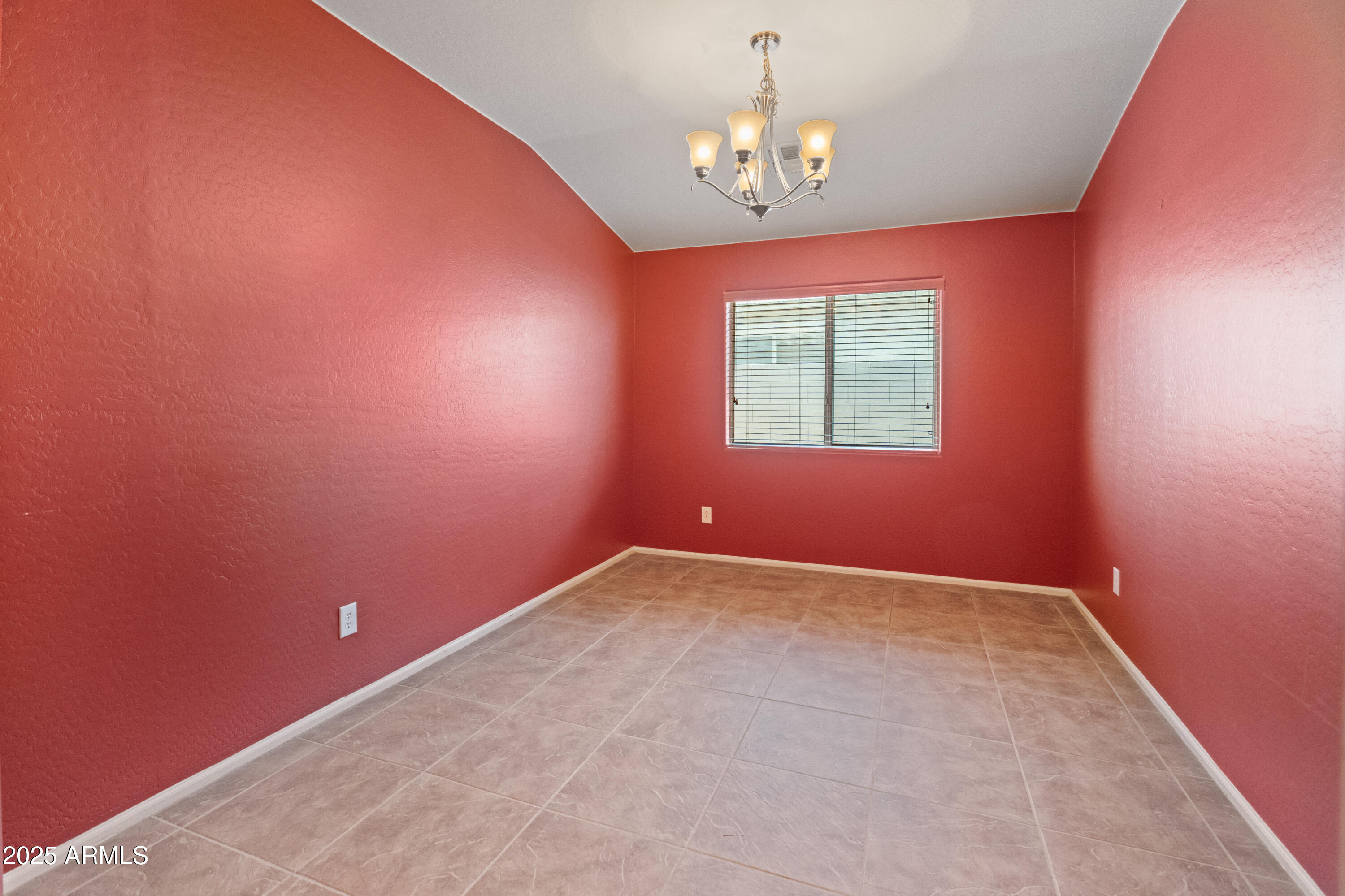 2911 E Quiet Hollow Lane