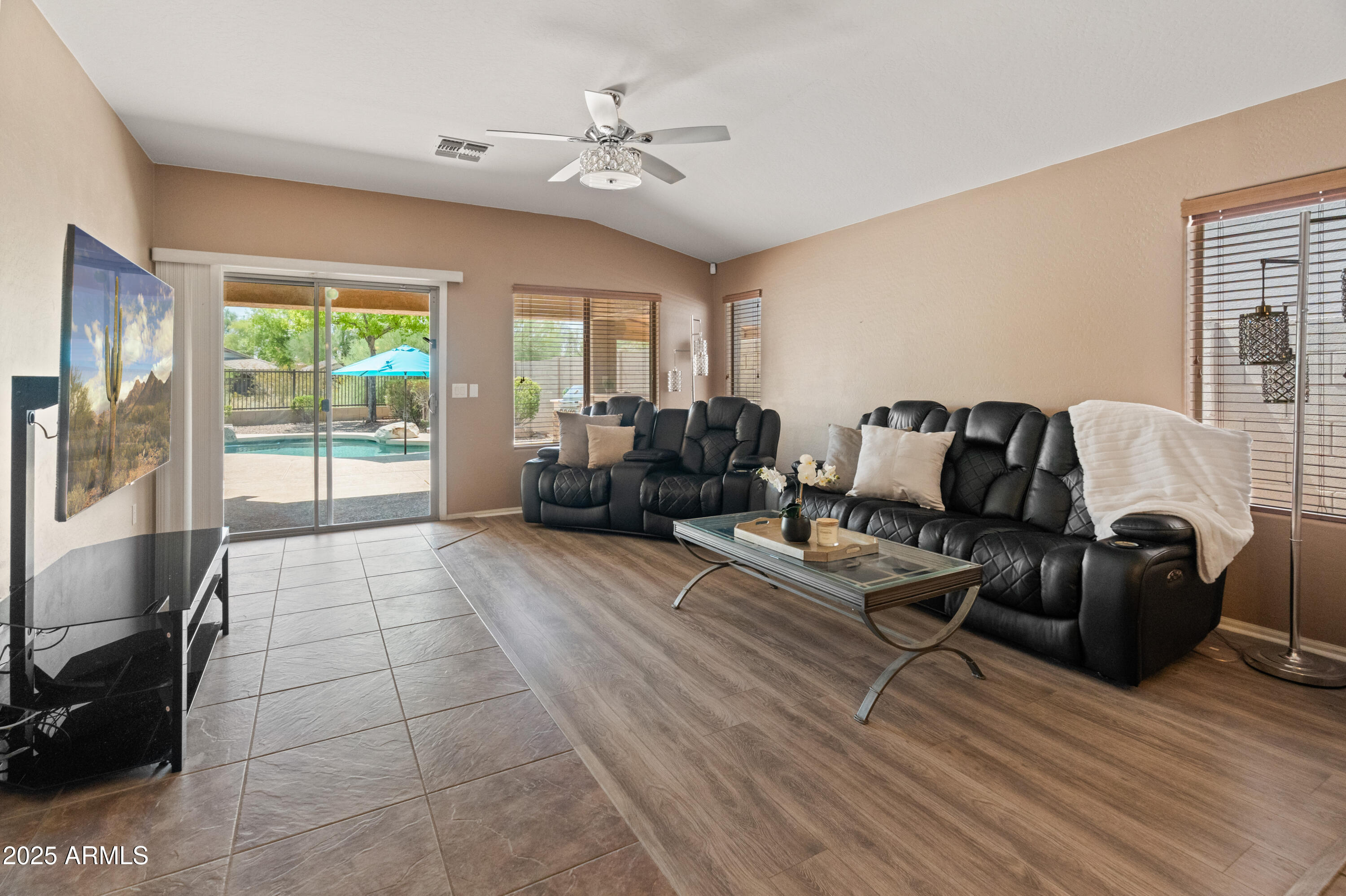 2911 E Quiet Hollow Lane