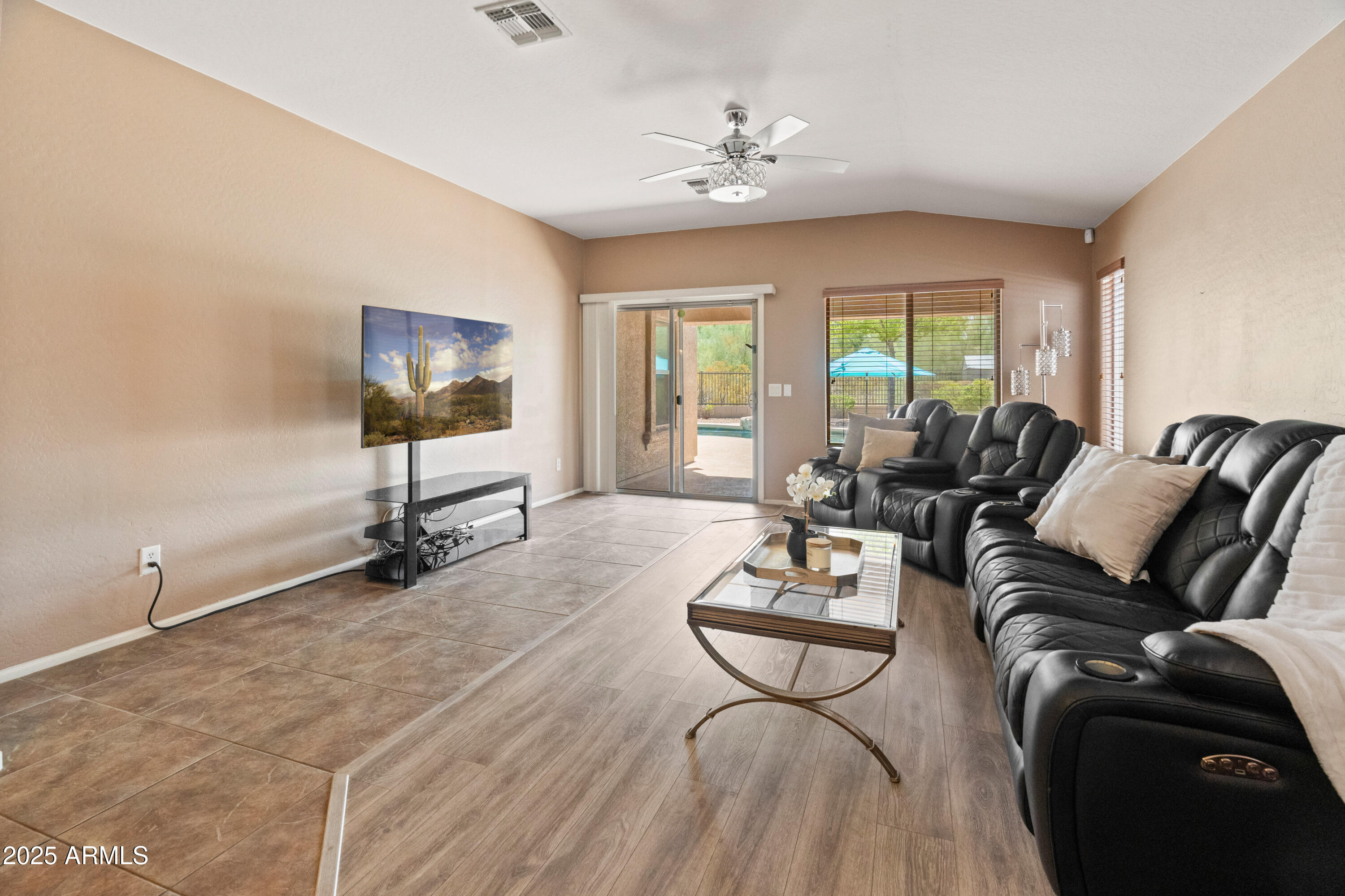 2911 E Quiet Hollow Lane