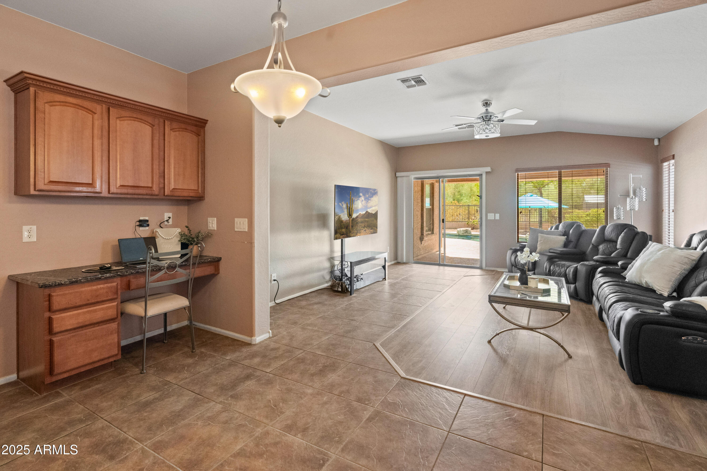 2911 E Quiet Hollow Lane