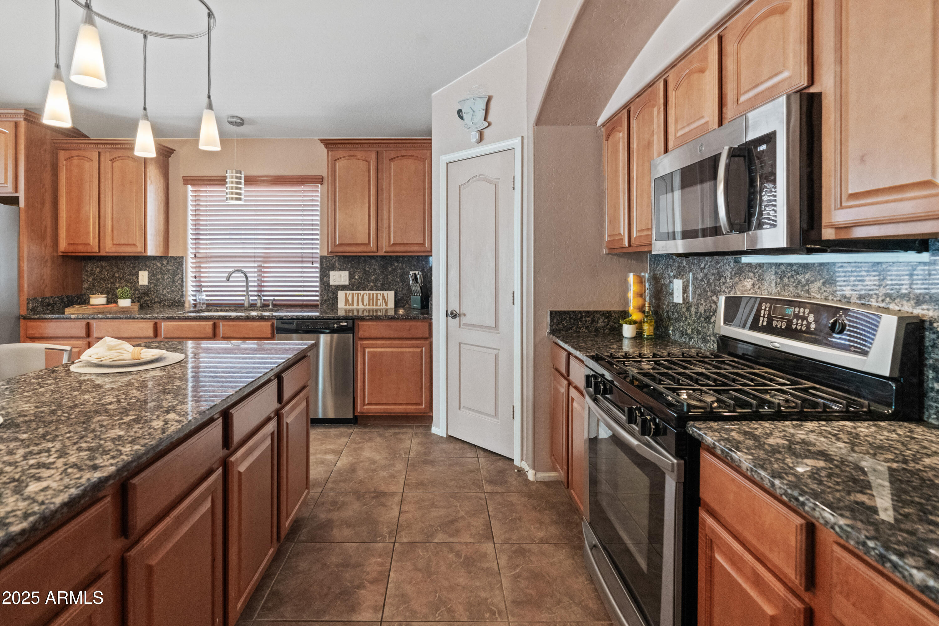 2911 E Quiet Hollow Lane
