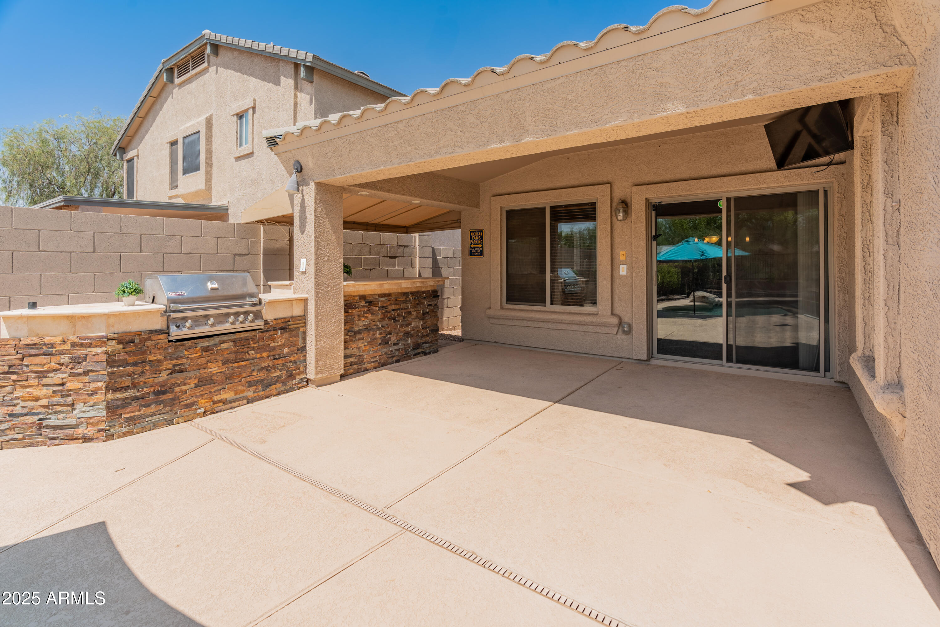 2911 E Quiet Hollow Lane