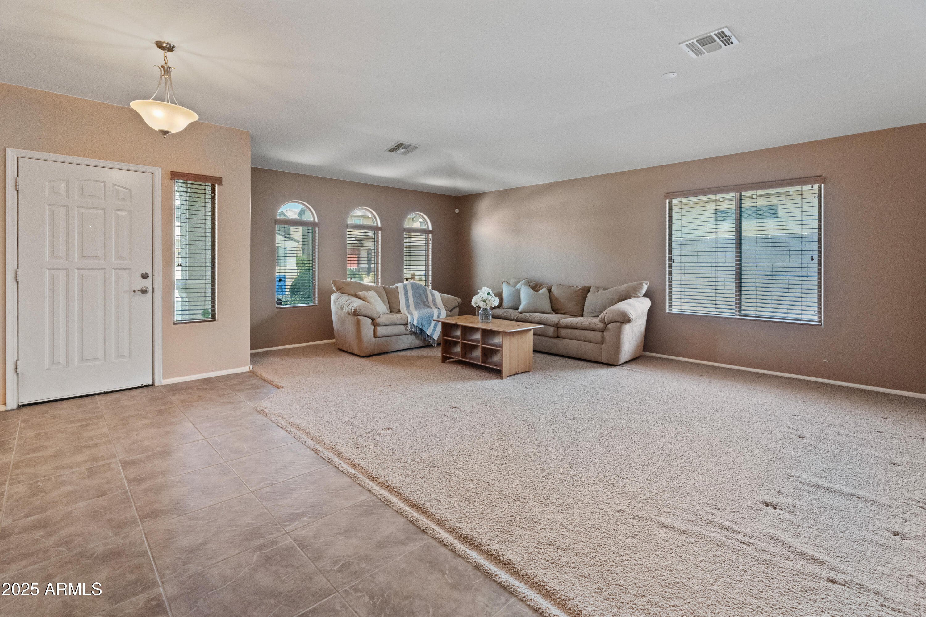 2911 E Quiet Hollow Lane