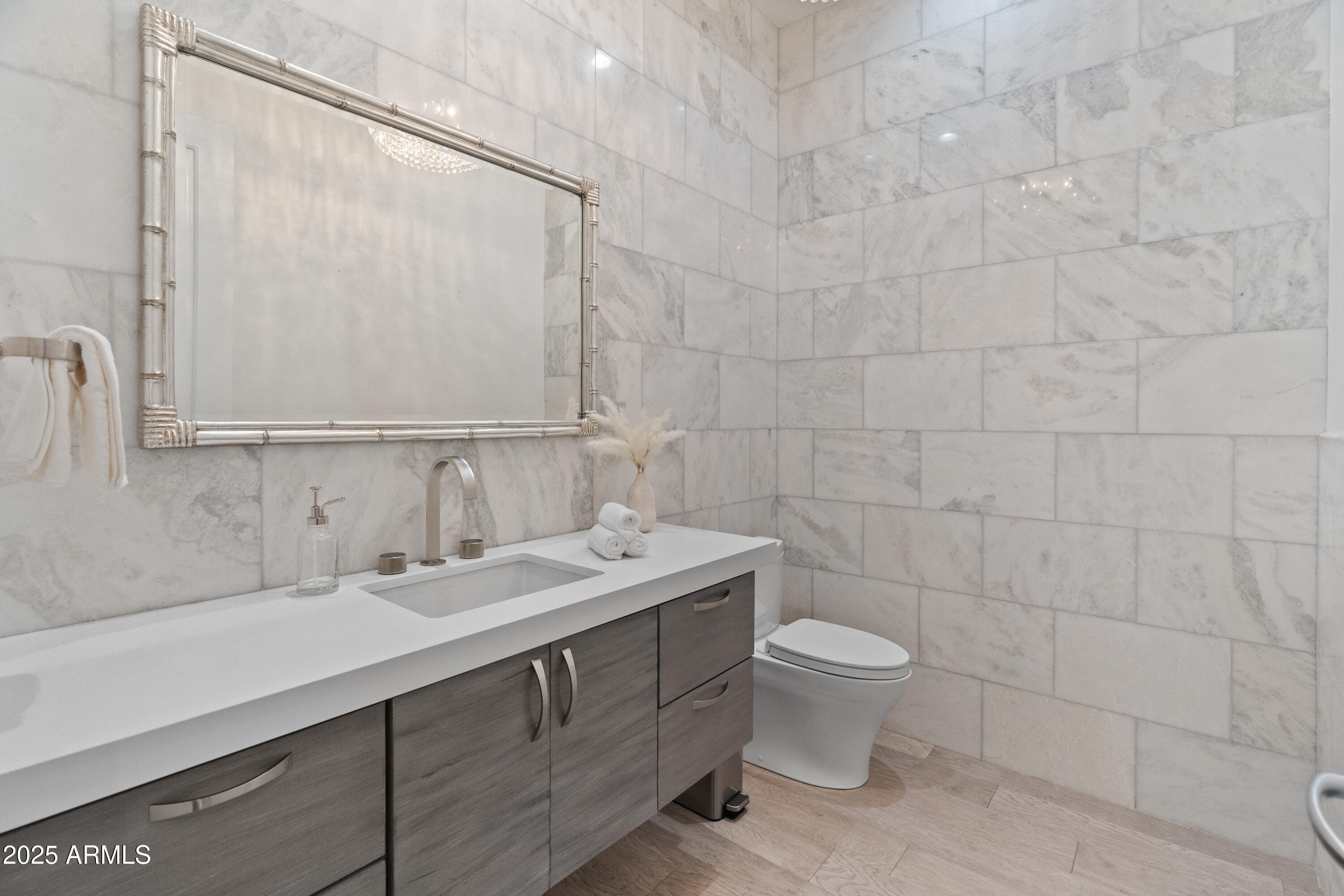 9810 E Thompson Peak Parkway 807