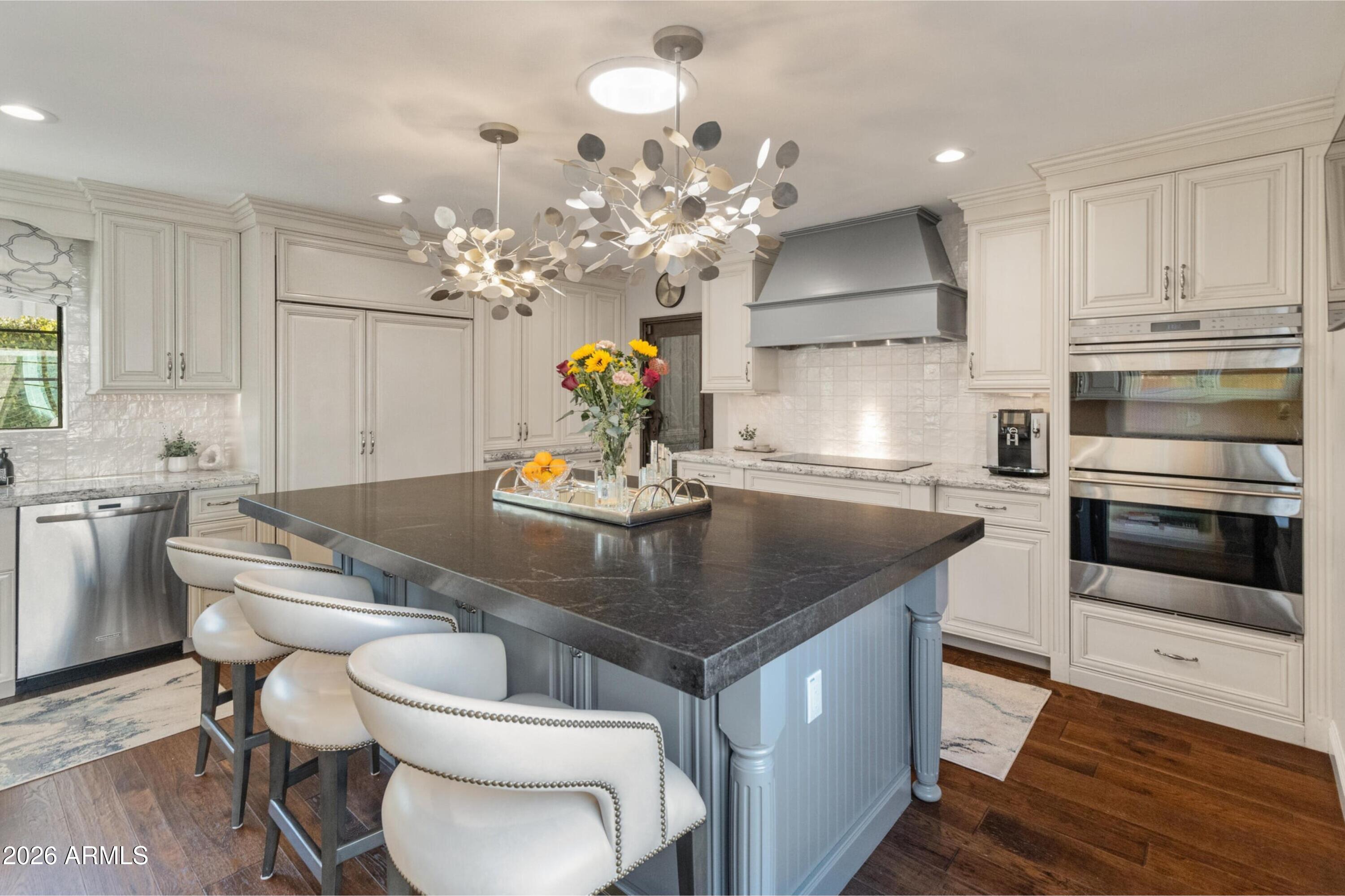 2521 E Marshall Avenue